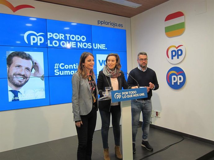 Cuca Gamarra junto a Andrea Levy y el candidato número 2 al Congreso por el PP de La Rioja, Javier Merino
