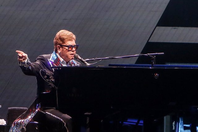 El músico británico Elton John actúa en el Wizink Center de Madrid