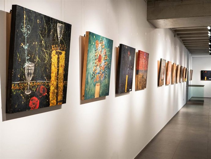 Exposiciones 'Change the world. Make  war with art' y 'La memoria de las flores extraviadas', en UNEATLANTICO