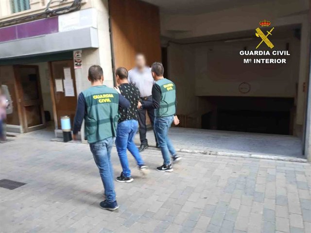 Detención del presunto autor de tres atracos en gasonileras y dos robos con fuerza