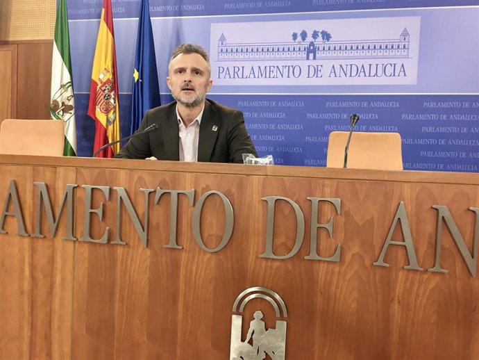 El portavoz parlamentario del PSOE-A, José Fiscal, en rueda de prensa. Foto de archivo