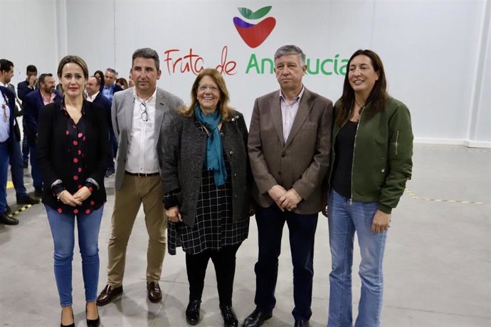 La ex ministra Elvira Rodríguez, junto a Loles López y Carmelo Romero.