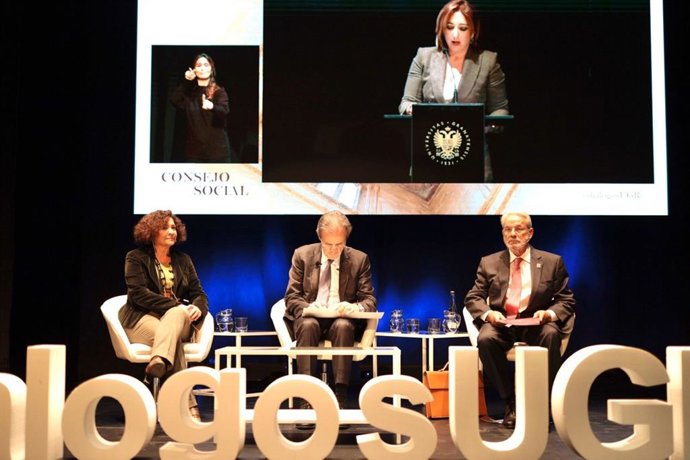 Diálogos con la Sociedad de la UGR, con el presidente de CaixaBank, Jordi Gual