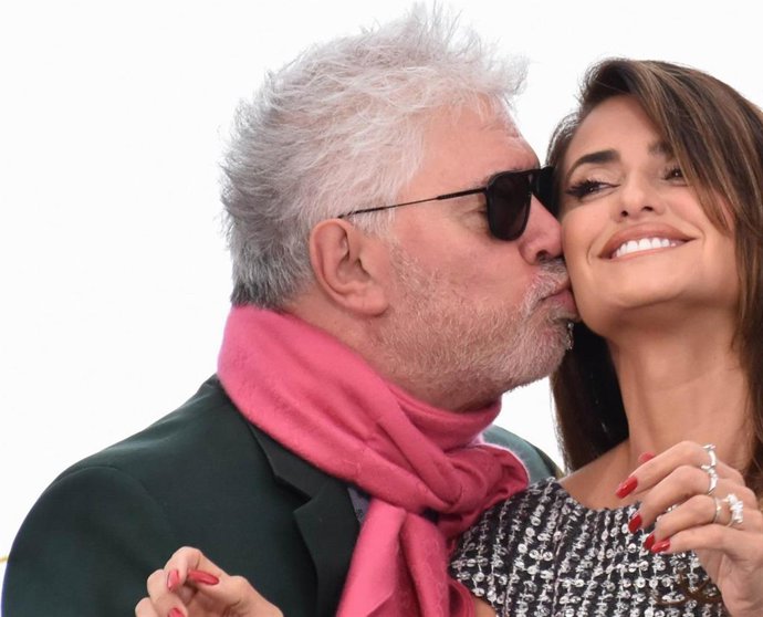 Pedro Almodóvar en el photocall de 'Dolor y gloria' en la 72 edición del Festival de Cannes