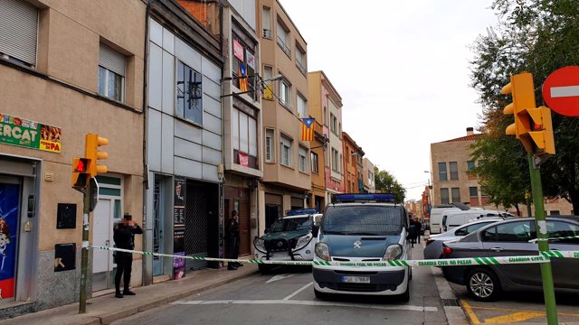 Dues furgonetes de la Guardia Civil, despés de l'operació contra membres dels Comités de Defensa de la República (CDR), en què s'ha detingut nou personas i s'ha incautat documentació i material informàtic, a Sabadell, 23 de setembre del 2019.