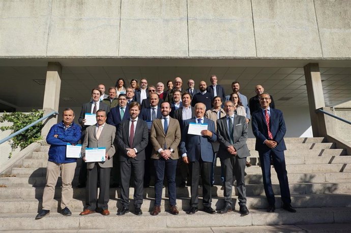 Foto de grupo de representantes institucionales, responsables Ibermutua y empresas reconocidas