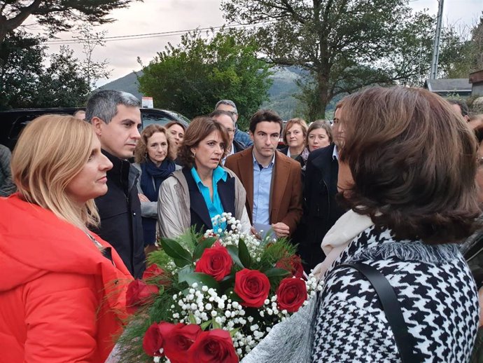 La ministra de Justicia en funciones, Dolores Delgado, participa en un acto homenaje a los represliados en el cementerio civil de Solares