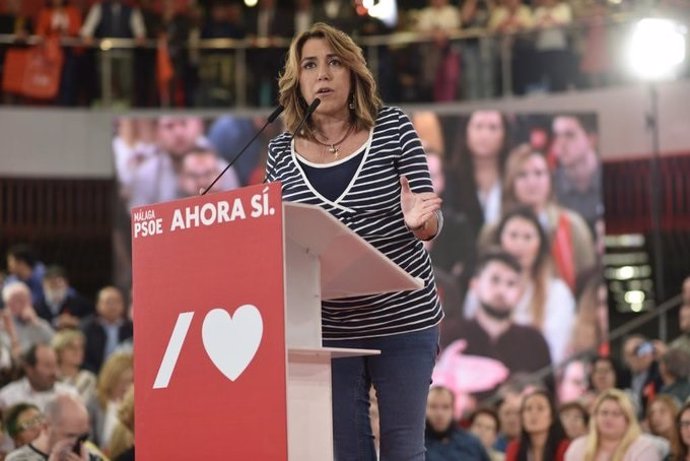 La secretaria general del PSOE-A, Susana Díaz, interviene en un acto de campaña.