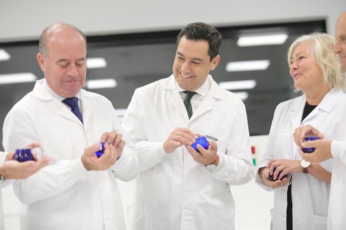 Moreno asegura que su Gobierno invertirá para hacer llegar el aceite de oliva a 