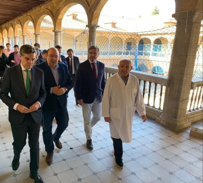 Visita del viceconsejero de Cultura, Alejandro Romero, y el PP de Granada a las obras del Hospital San Juan de Dios