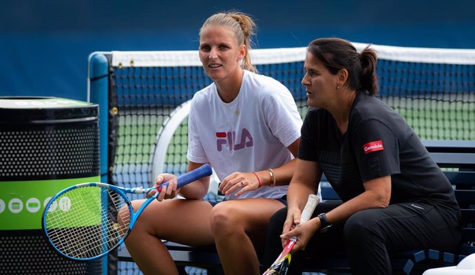 Karolina Pliskova y  Conchita Martínez durante un entrenamiento de cara al US Open 2019