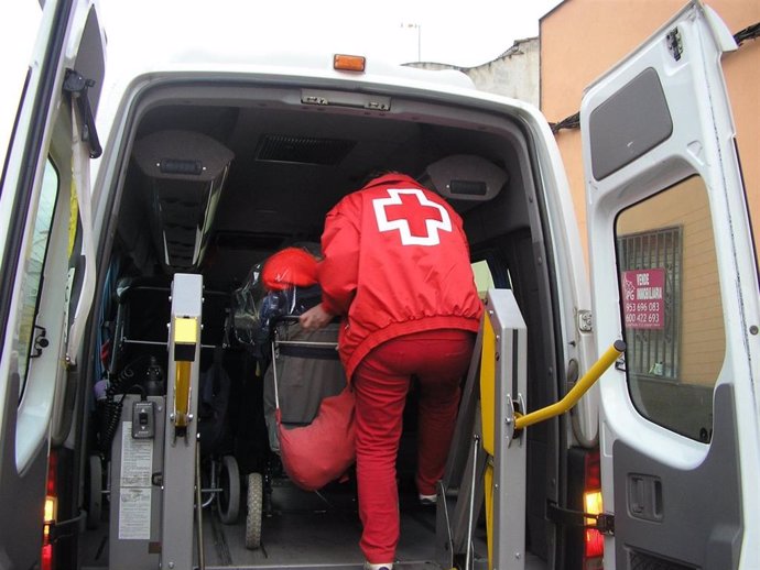 Imagen de un servicio de transporte adaptado de Cruz Roja