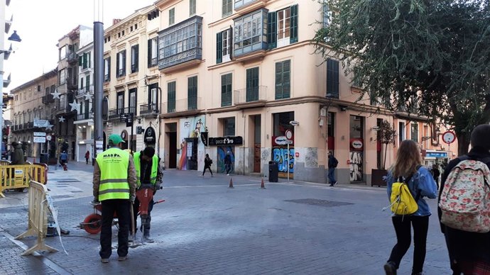 Cort desenvolupa una campanya de reparació de carrers abans de Nadal.