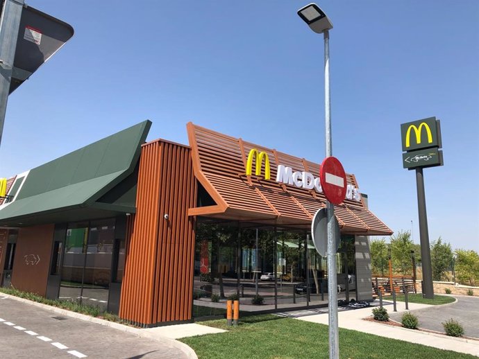 Málaga.- McDonald's inaugura, en el centro comercial Larios, su noveno restauran