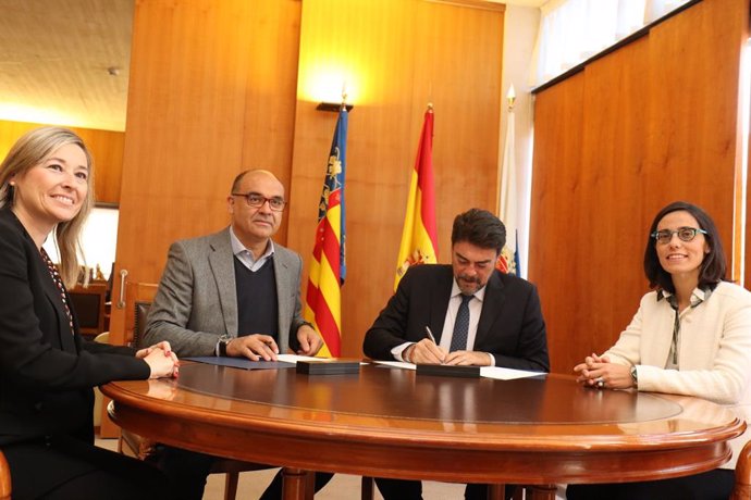 La Universidad y el Ayuntamiento de Alicante impulsan la promoción del Máster de