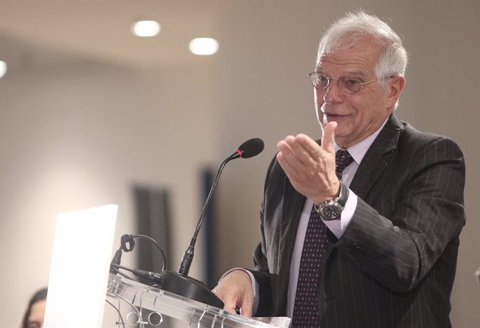 Borrell defiende que las elecciones "no entorpecen" el viaje de los Reyes a Cuba