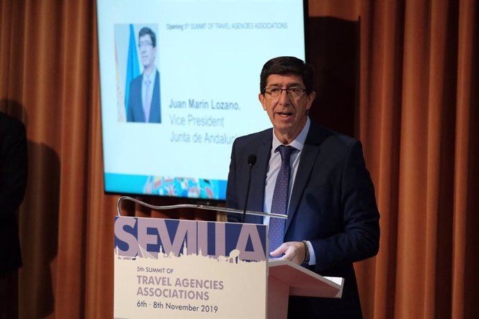 El vicepresidente de la Junta y consejero de Turismo, Juan Marín, este jueves en la inauguración en Sevilla de la V Cumbre Mundial de las Agencias de Viaje.