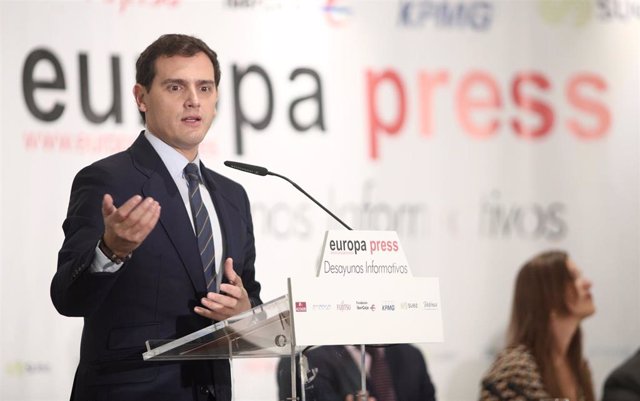 El presidente de Ciudadanos y candidato del partido a la Presidencia del Gobierno, Albert Rivera, participa en un Desayuno Informativo de Europa Press