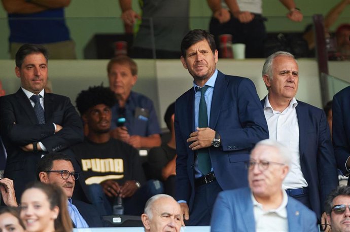 Mateu Alemany en el palco de Mestalla durante el partido ante el Leganés
