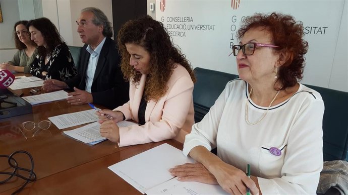 El conseller de Educación, Universidad e Investigación, Martí March (3d) en rueda de prensa.