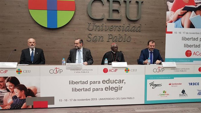 El cardenal Robert Sarah en la rpesentación del Congreso Católicos y Vida Pública