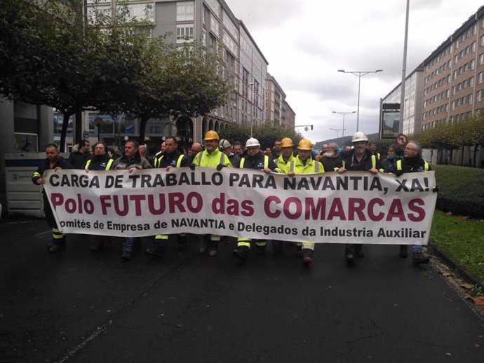 Operarios do sector naval de Ferrol mobilízanse para reclamar carga de traballo.