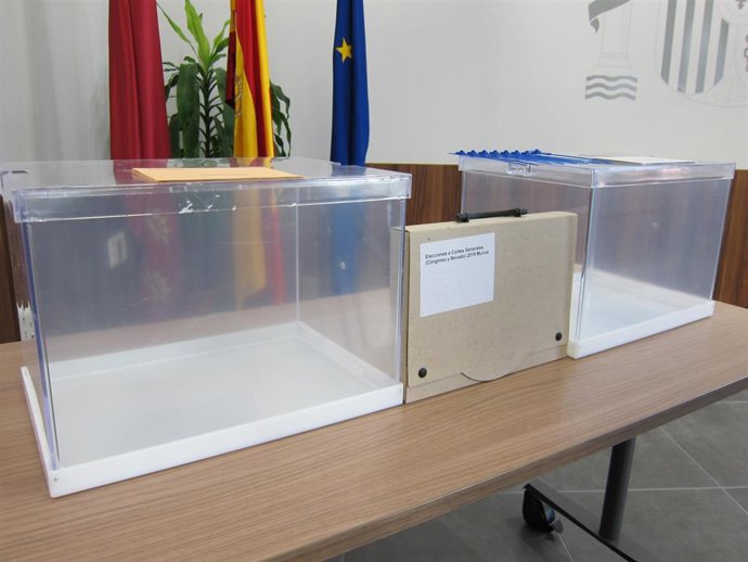 Urnas con motivo de las elecciones generales del 10 de noviembre