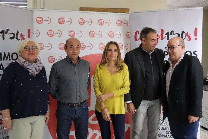 Susana Sumelzo y Miguel Dalmau (PSOE) mantienen un encuentro con los líderes de UGT este jueves en la sede del sindicato.