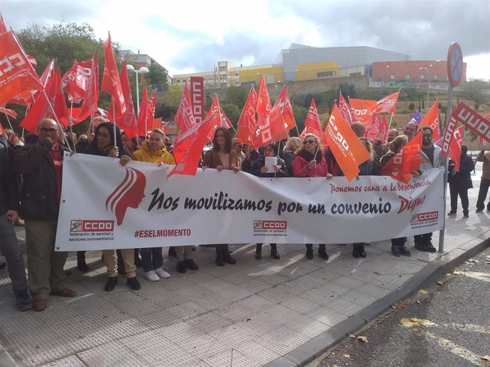 Trabajadores del sector de la dependencia de C-LM exigen que se garantice un salario mínimo de mil euros