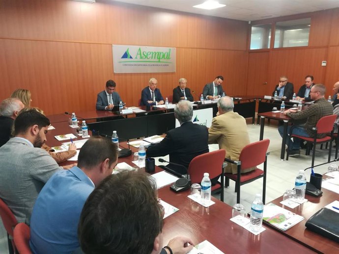 El consejero de Economía se reúne con Asempal