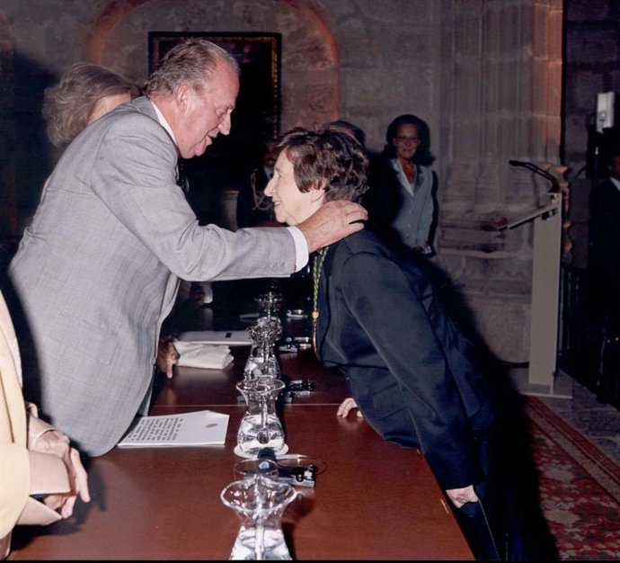 El rey Juan Carlos y Margarita Salas