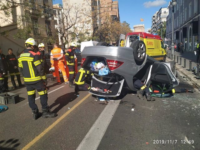 Accidente de tráfico en la calle Guillem de Castro de València