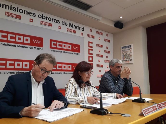 El secretario general de CCOO Madrid, Jaime Cedrún, y la secretaria de la federación sociosanitaria del sindicato, Rosa Cuadrado, comparecen en rueda de prensa.