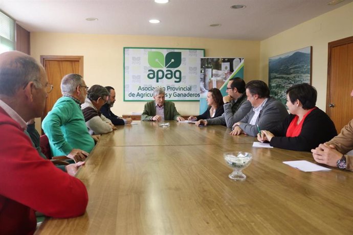 La candidata de Cs por Guadalajara al Congreso, María Angeles Rosado, en reunión con APAG