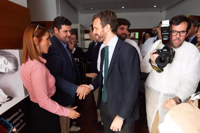 El candidato a la presidencia del Gobierno por el Partido Popular, Pablo Casado a su llegada al centro de Hostelería a su llegada al centro de Hostelería de Murcia, en Murcia (España), a 7 de noviembre de 2019.
