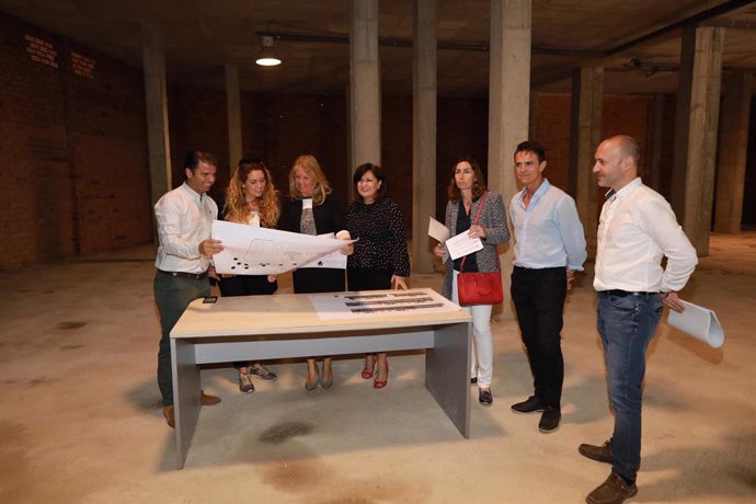 La alcaldesa de Marbella visita las obras de la sede de la nueva Escuela Oficial de Idiomas