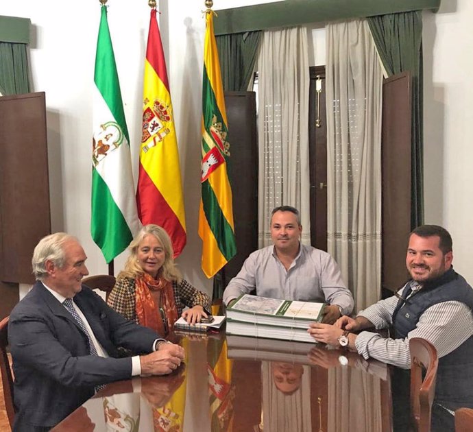Mercedes Colombo con el alcalde de Paterna