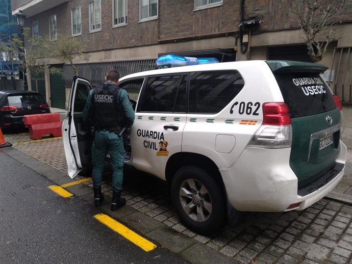 Dotación de la USECIC de la Guardia Civil en el cuartel de Vigo