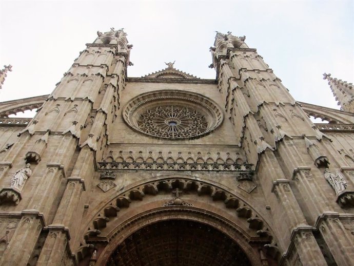 Imatge de recurs de l'entrada principal de la catedral de Palma.