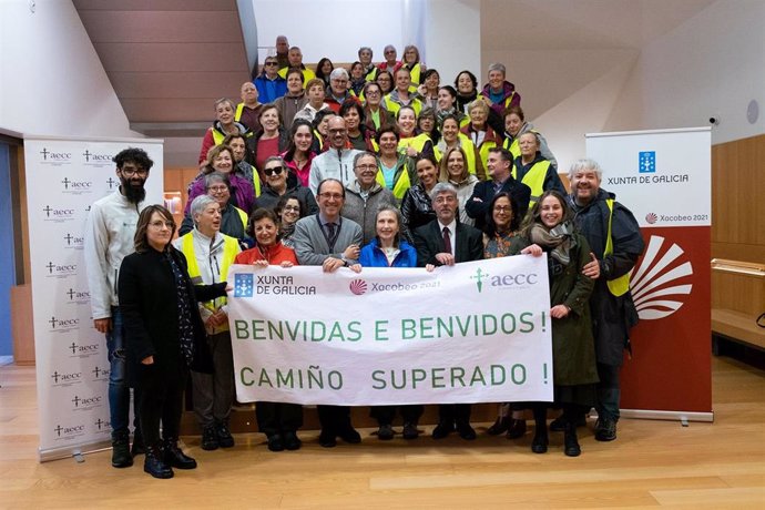 Los participantes en el proyecto 'Camiño de superación' son recibidos por la Xunta