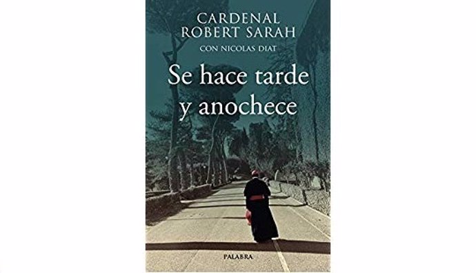 Cardenal Sarah: "He dedicado mi libro al Papa y la gente continúa diciendo que e