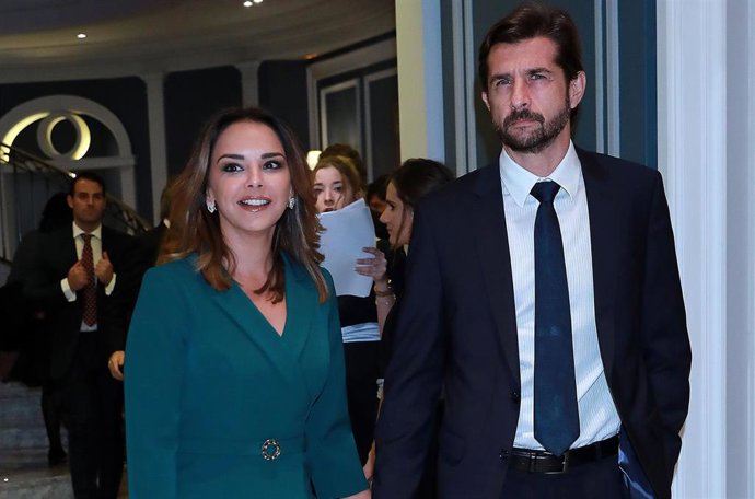 Chenoa y Miguel Sánchez Encinas, en la gran cena solidaria de la Fundacion Querer