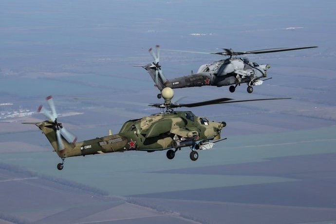 Dos helicópteros de la Fuerza Aeroespacial rusa en unas maniobras en territorio ruso
