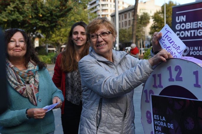 Las candidatas de Unidas Podemos al Congreso por Baleares, Antnia Jover y Lucía Muñoz, y la candidata al Senado Beni Aguiló este viernes en Palma.