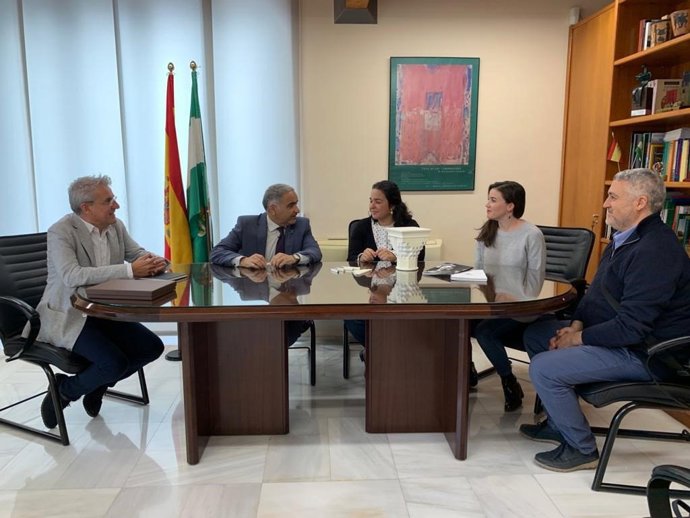 Reunión en Educación de la Junta con Premios Mestre 2019