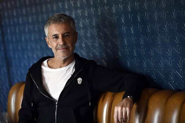 El cantante Sergio Dalma posa tras una entrevista con Europa Press en la que ha presentado  '30... y tanto', el disco que celebra los 30 años de carrera del artista, en Madrid (España), a 7 de noviembre de 2019.