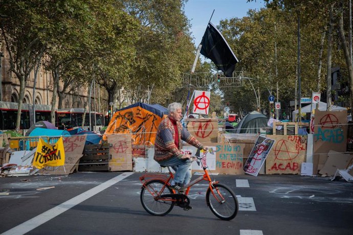 La acampada en plaza Universitat lleva diez días activa
