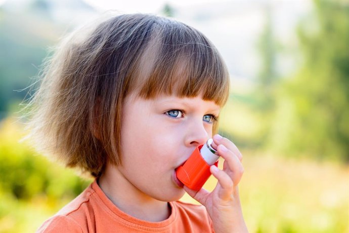 Las leyes antitabaco han conseguido reducir los ataques de asma en niño al exponerlos menos al humo en lugares como restaurantes.