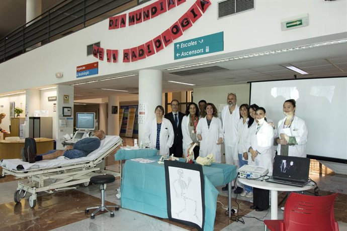 Professionals sanitaris de l'Hospital Universitari Són Lltzer commemoren aquest divendres el Dia Internacional de la Radiologia