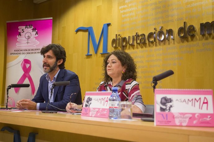 El diputado de Tercer Sector, Francisco José Martín, junto a la presidenta de Asamma, Francisca Aguilar.